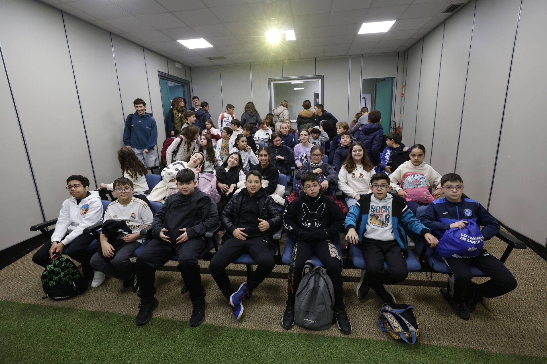 Visita del colegio Maestro Francisco Martínez Bernal de Molina a LA VERDAD, en imágenes