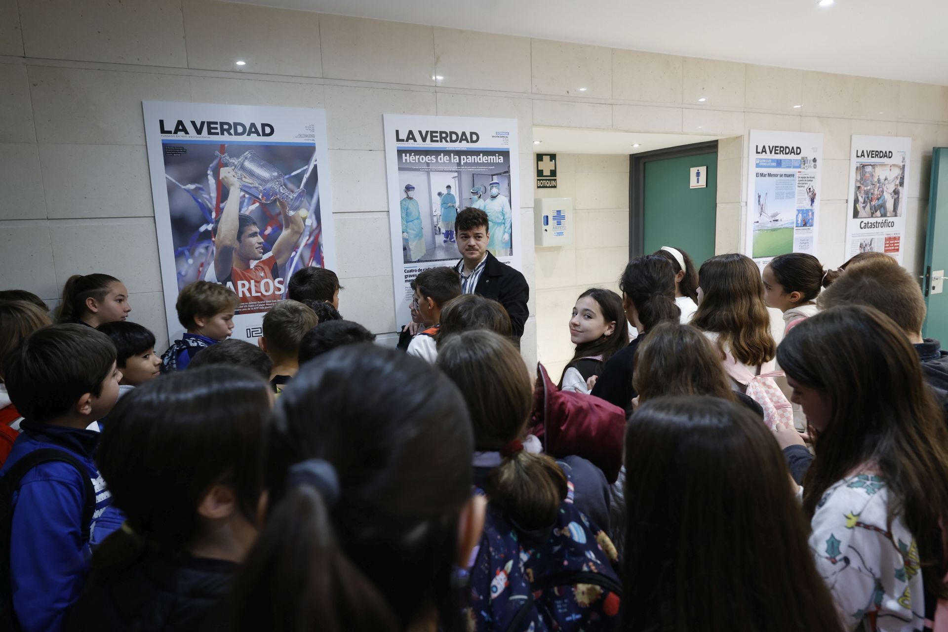 Visita del colegio Maestro Francisco Martínez Bernal de Molina a LA VERDAD, en imágenes