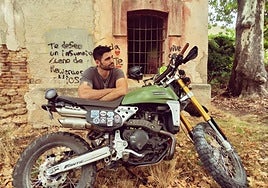 El escritor ciezano David Turpín vive en Riópar, en Albacete, donde ejerce como guardia civil.