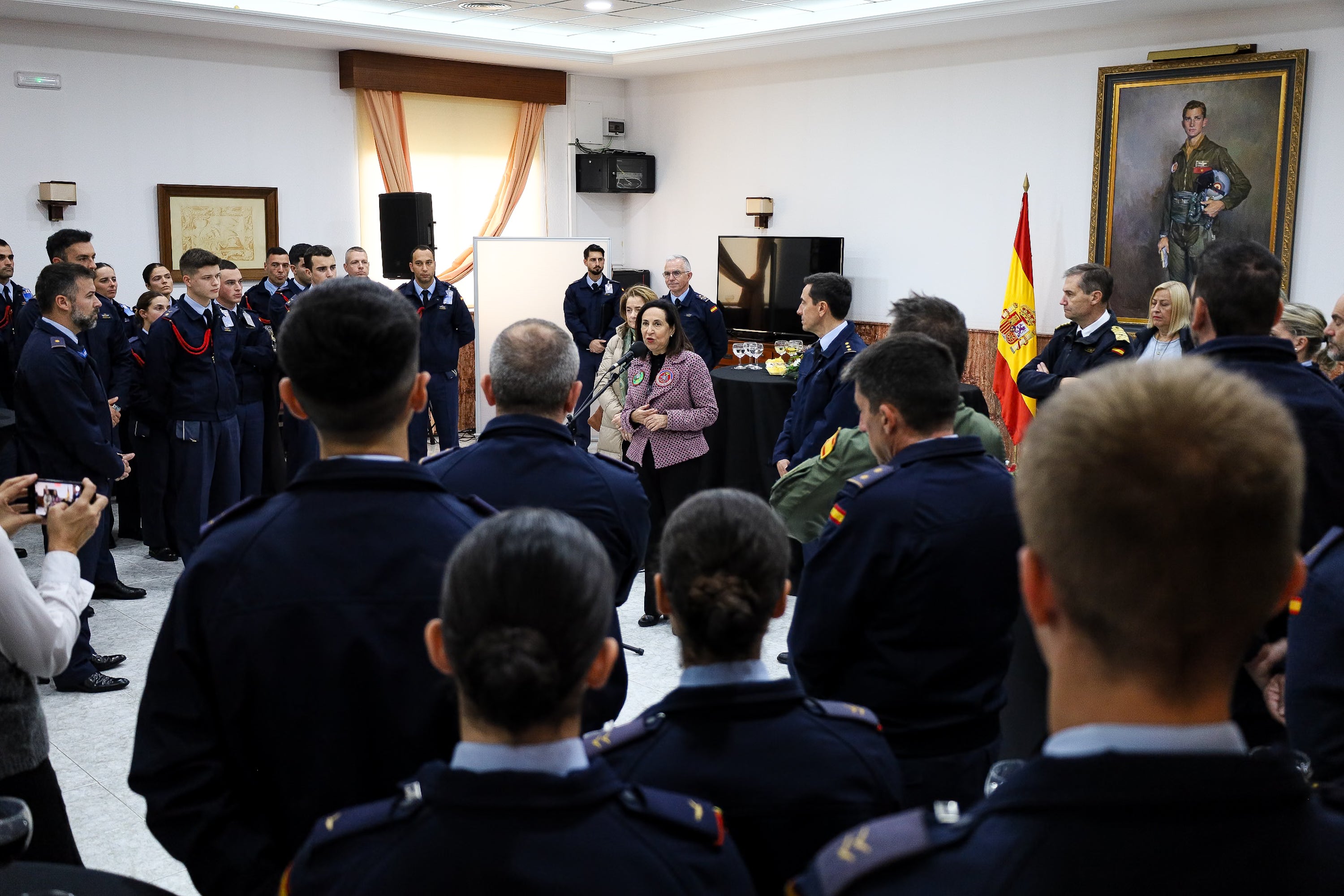 La visita de la ministra de defensa a la Academia General del Aire, en imágenes