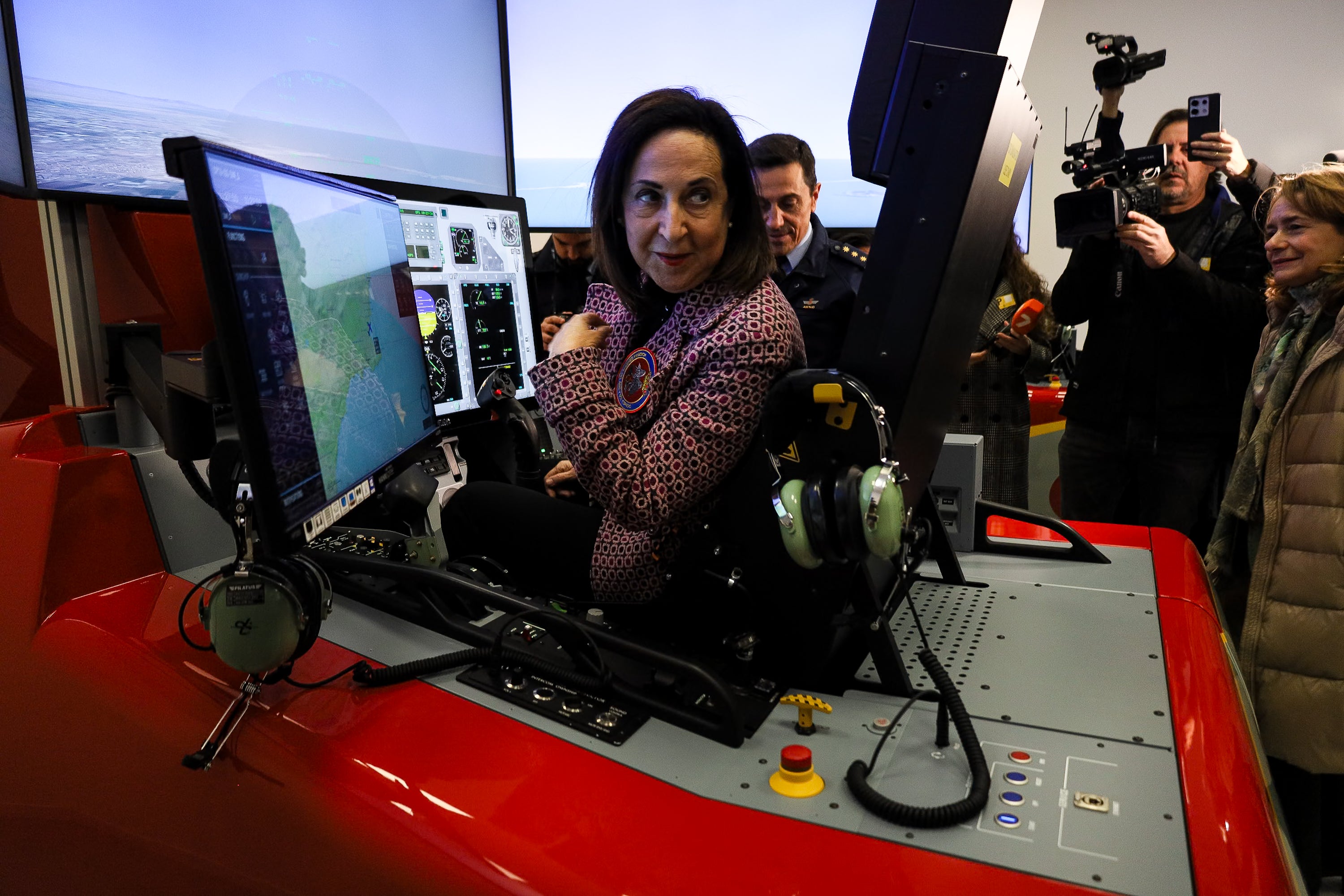 La visita de la ministra de defensa a la Academia General del Aire, en imágenes