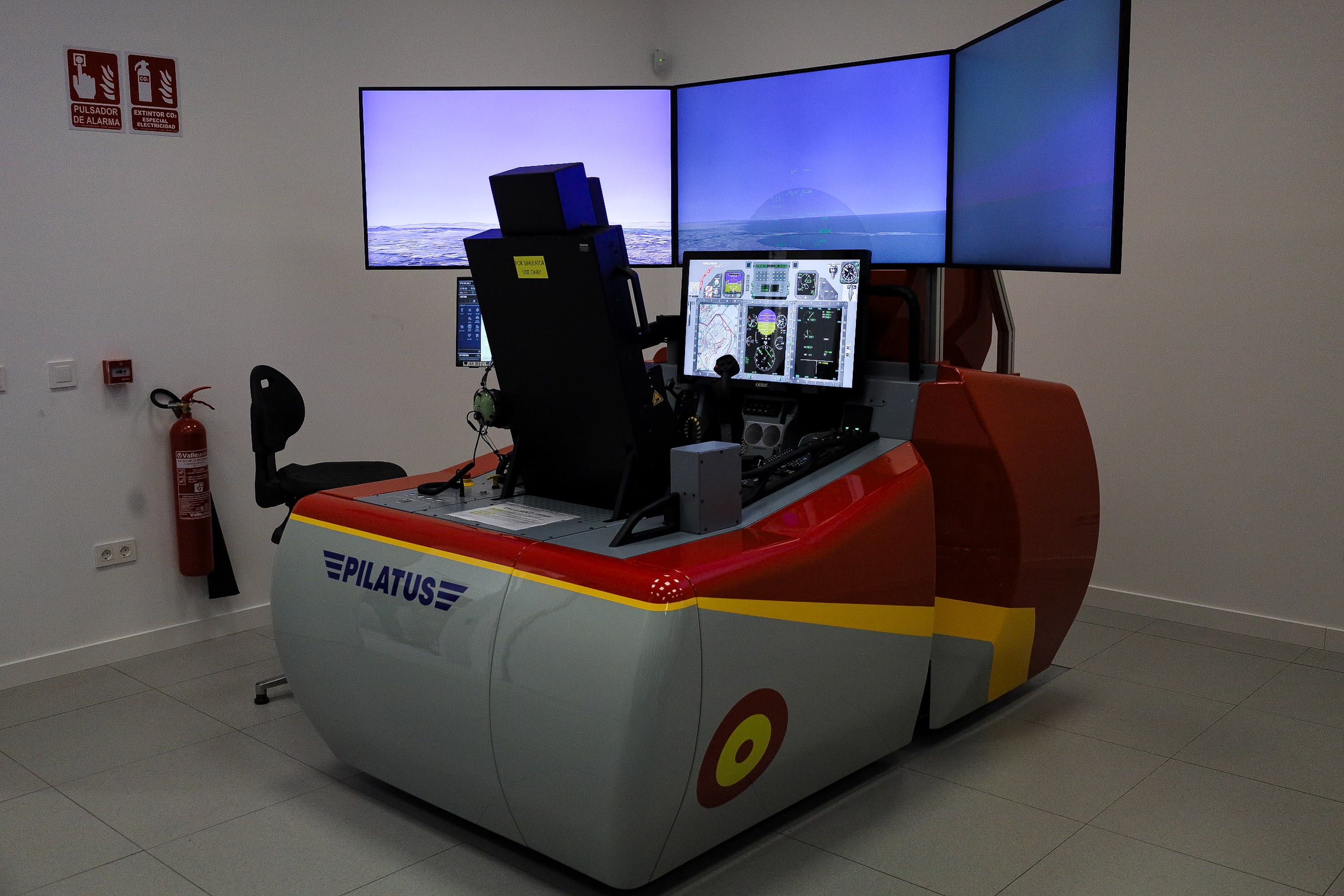 La visita de la ministra de defensa a la Academia General del Aire, en imágenes