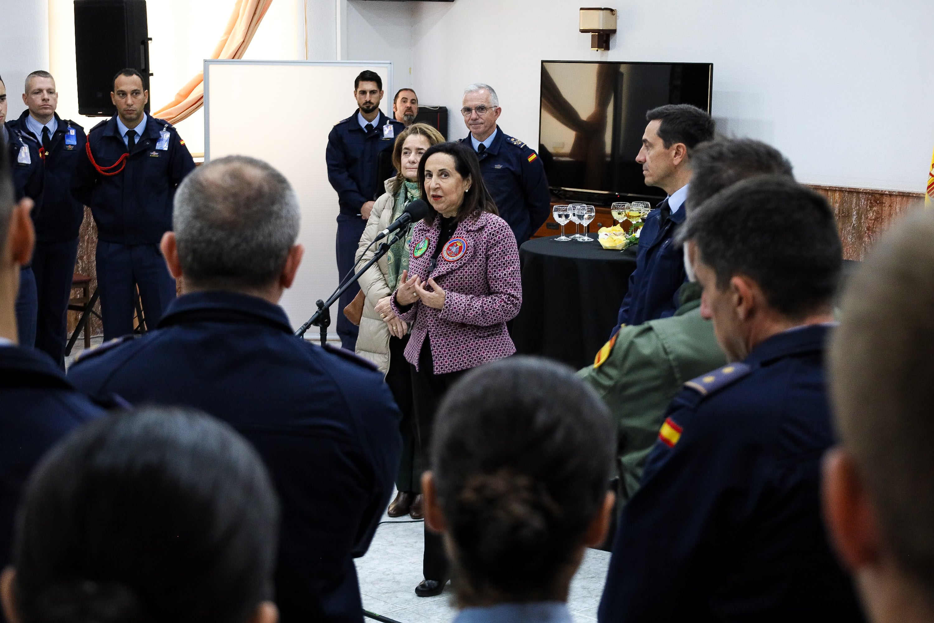 La visita de la ministra de defensa a la Academia General del Aire, en imágenes