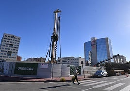 Trabajos de construcción de un nuevo hotel en el entorno de la avenida Juan Carlos I.