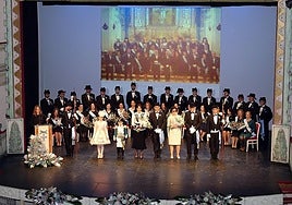 Mayordomos de 2025 y, detrás, cabos de la Compañía Martín Soriano Zaplana.