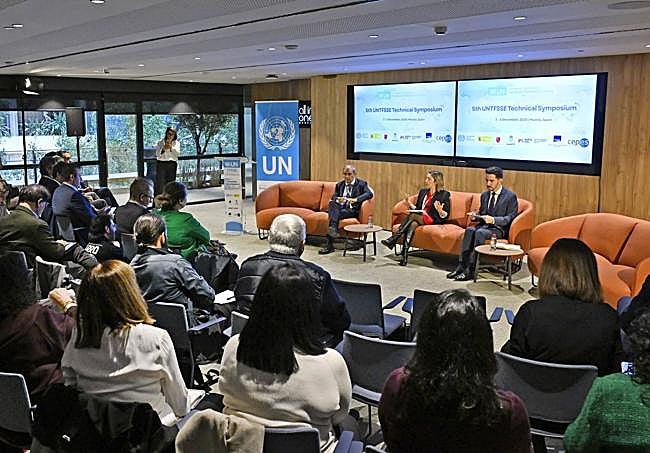 Sarah de Heusch, directora de Social Economy Europe, junto a Juan Antonio Pedreño y Jaime Iglesias.