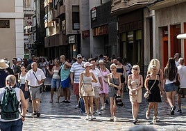 Visitantes en Cartagena, donde se registró la temperatura mínima más alta de la Región en noviembre.