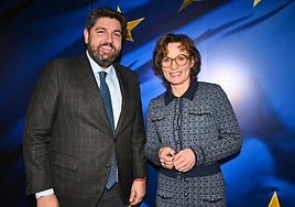 Miras, este jueves en Bruselas, con la comisaria de Medio Ambiente, Resiliencia Hídrica y Economía Circular Competitiva, Jessika Roswall.