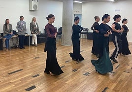 Imagen de la visita de la consejera de Cultura, Carmen Conesa, al ensayo del Ballet Español de Murcia-Compañía Carmen y Matilde Rubio.
