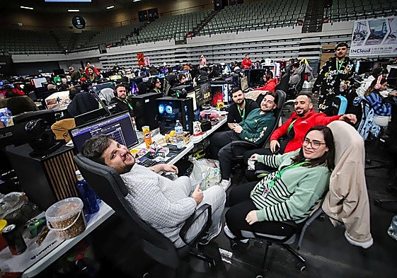 En imágenes, la jornada del viernes de la Lan Party de Murcia