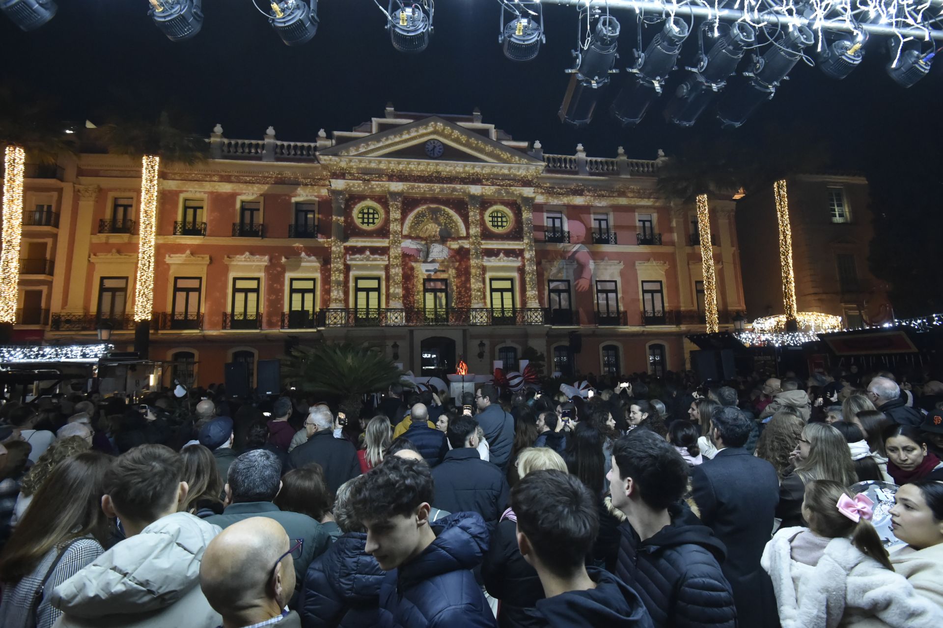 En imágenes, la Glorieta de Murcia estrena la Navidad