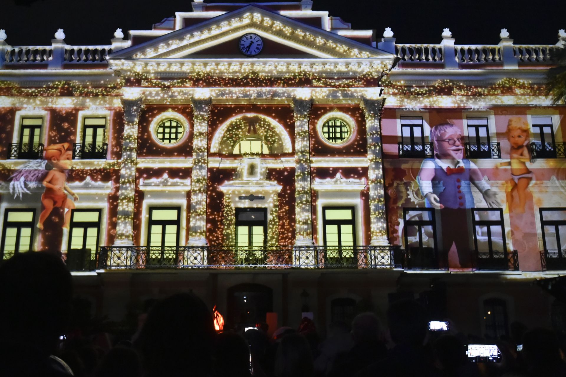 En imágenes, la Glorieta de Murcia estrena la Navidad