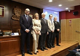 Autoridades y profesionales, ayer, en la inauguración de las jornadas.