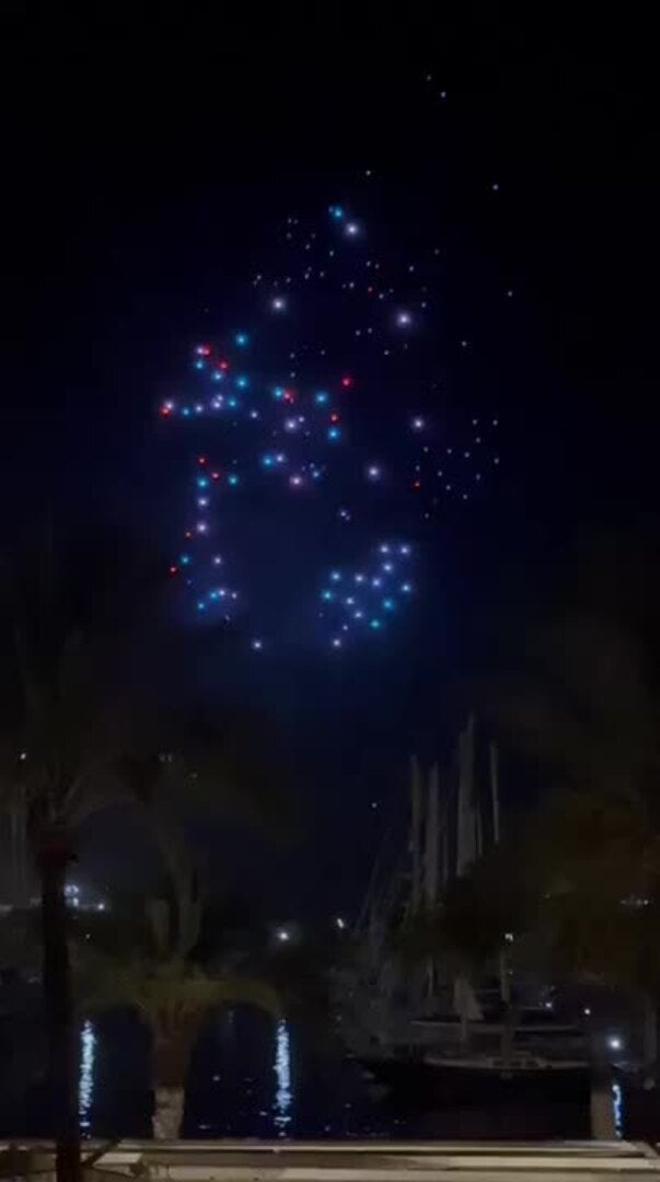 Un espectáculo de drones inaugura la Navidad en Cartagena