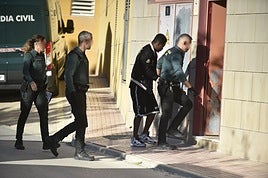 Traslado del segundo detenido por el doble crimen de Mazarrón a los juzgados de Totana.