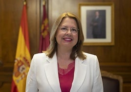 La presidenta de la Asamblea Regional, Visitación Martínez.