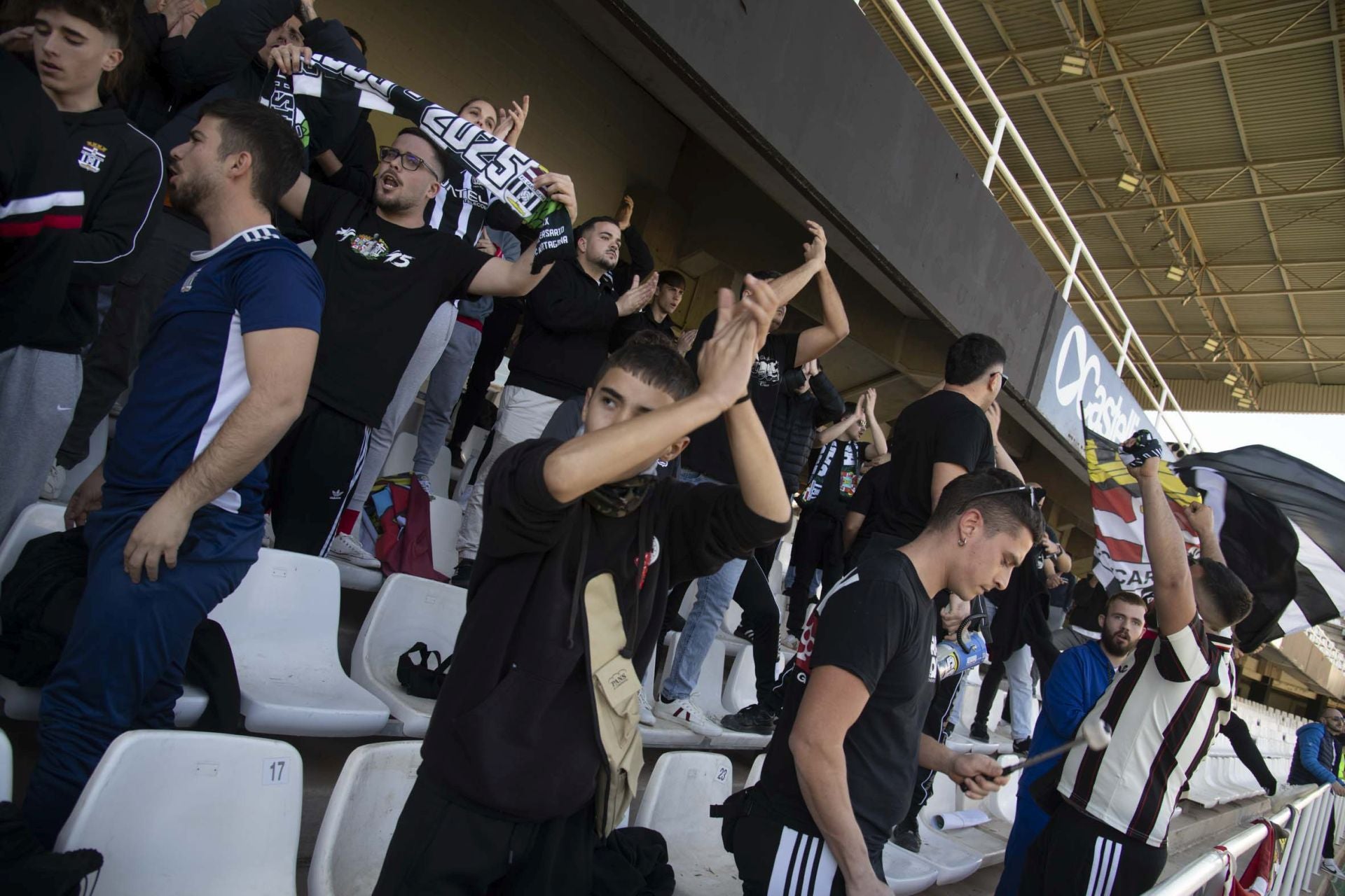 El último entrenamiento del Fútbol Club Cartagena antes del derbi contra el Real Murcia, en imágenes