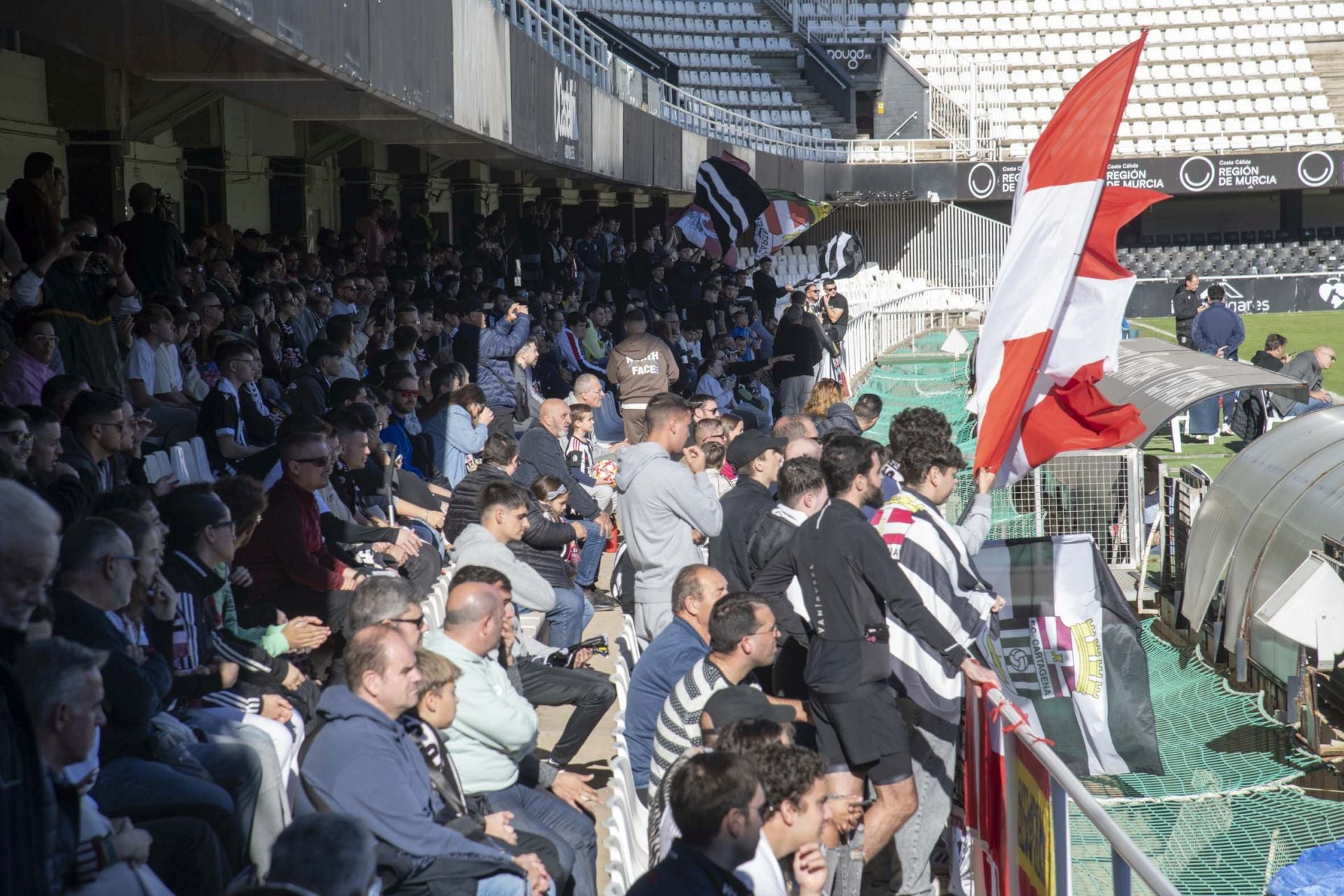 El último entrenamiento del Fútbol Club Cartagena antes del derbi contra el Real Murcia, en imágenes