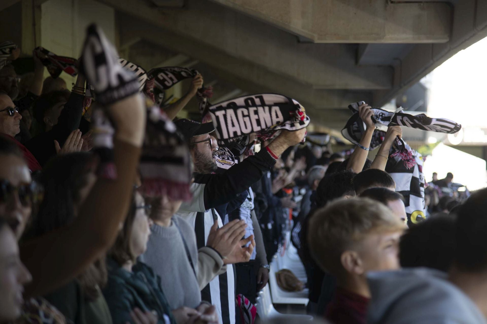 El último entrenamiento del Fútbol Club Cartagena antes del derbi contra el Real Murcia, en imágenes