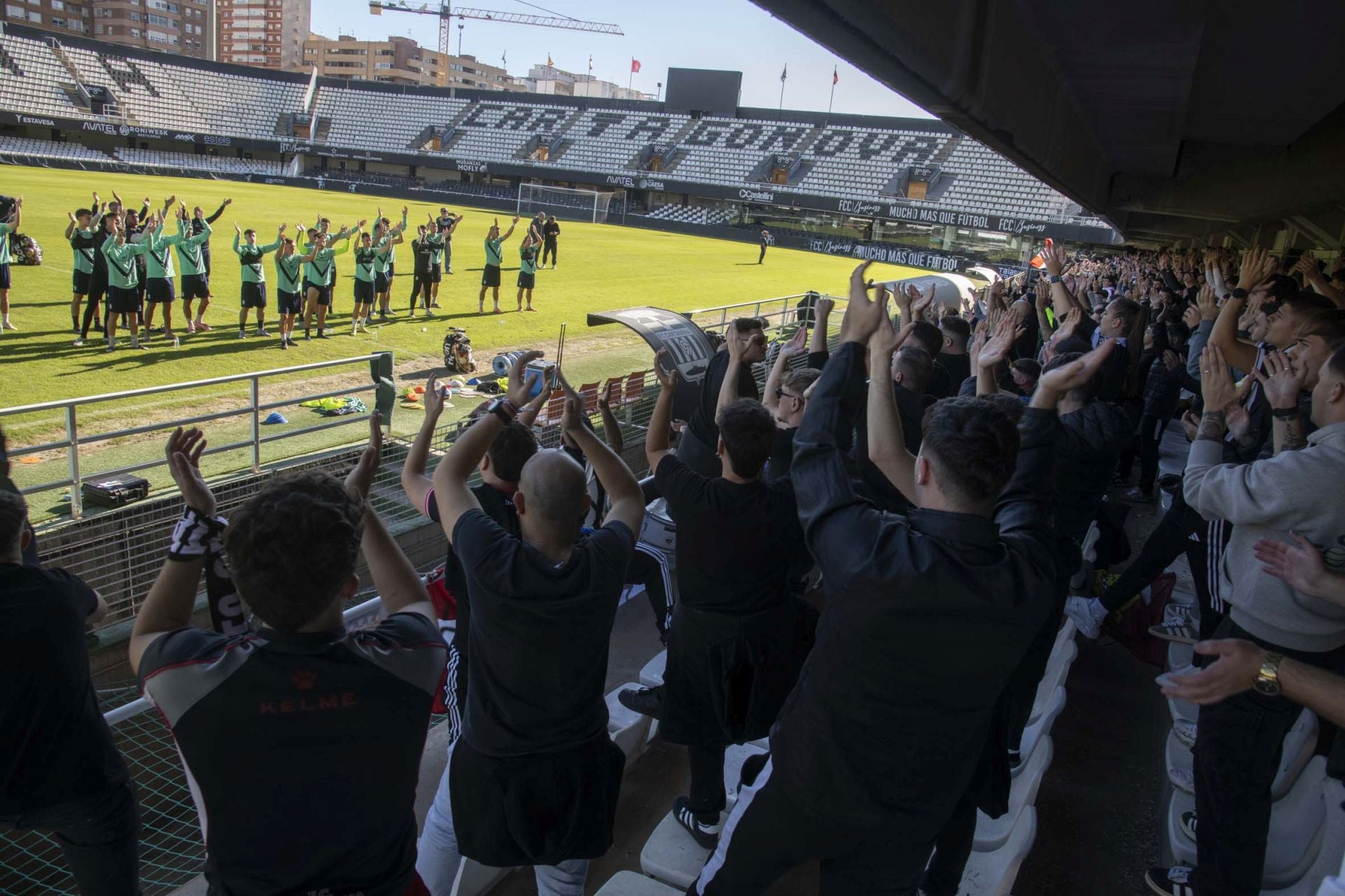 El último entrenamiento del Fútbol Club Cartagena antes del derbi contra el Real Murcia, en imágenes
