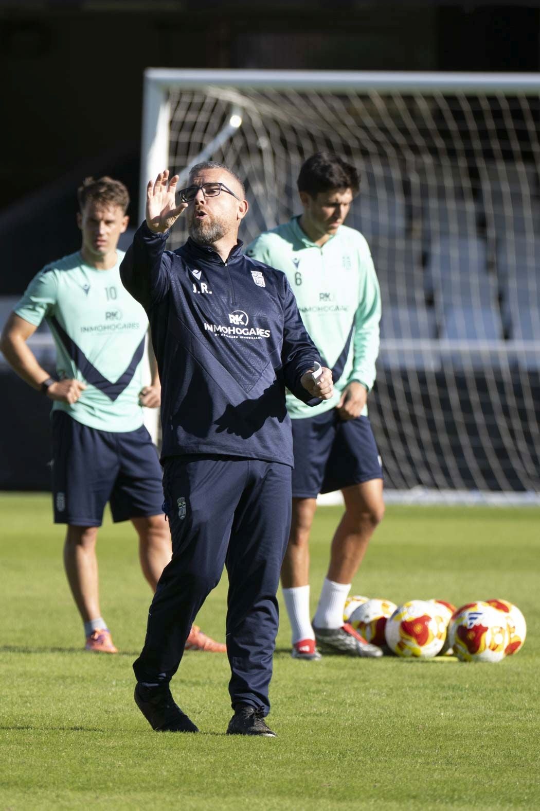El último entrenamiento del Fútbol Club Cartagena antes del derbi contra el Real Murcia, en imágenes