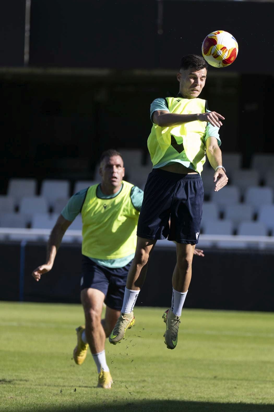 El último entrenamiento del Fútbol Club Cartagena antes del derbi contra el Real Murcia, en imágenes