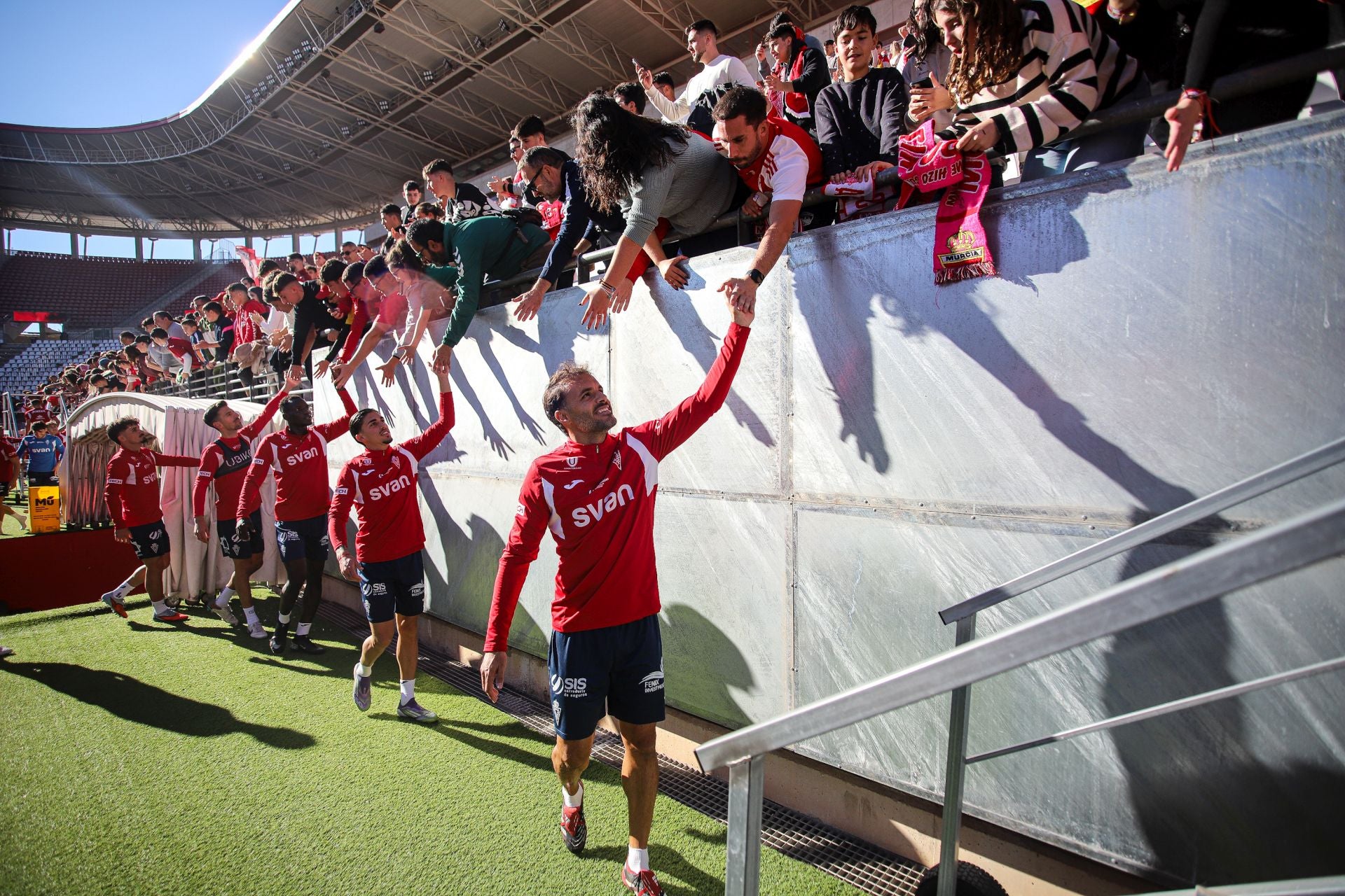 El último entrenamiento del Real Murcia antes del derbi contra el Fútbol Club Cartagena, en imágenes