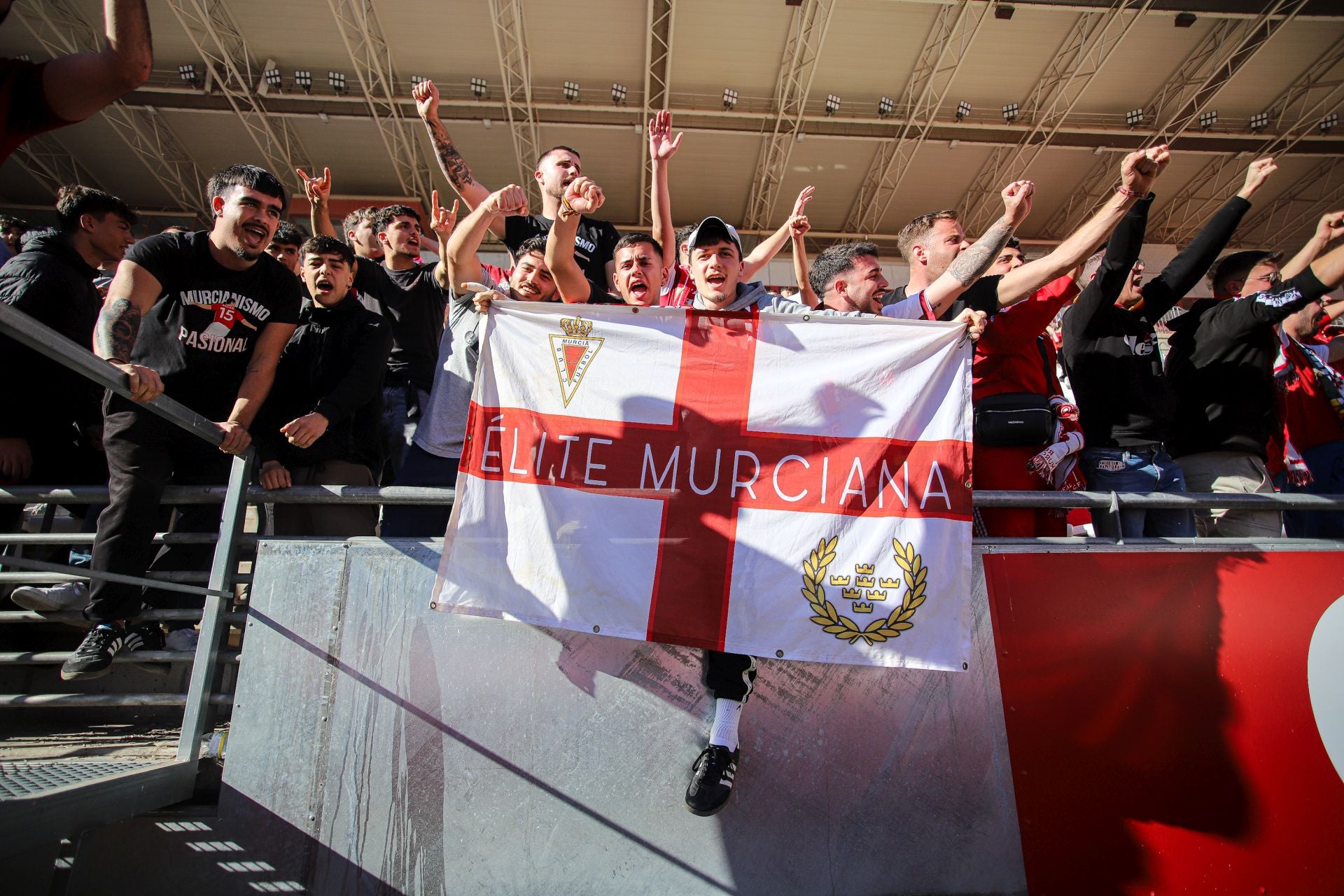El último entrenamiento del Real Murcia antes del derbi contra el Fútbol Club Cartagena, en imágenes