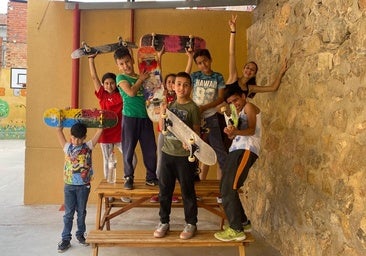 Participantes de La Ladera en el programa para barrios desfavorecidos del club de 'skate'.