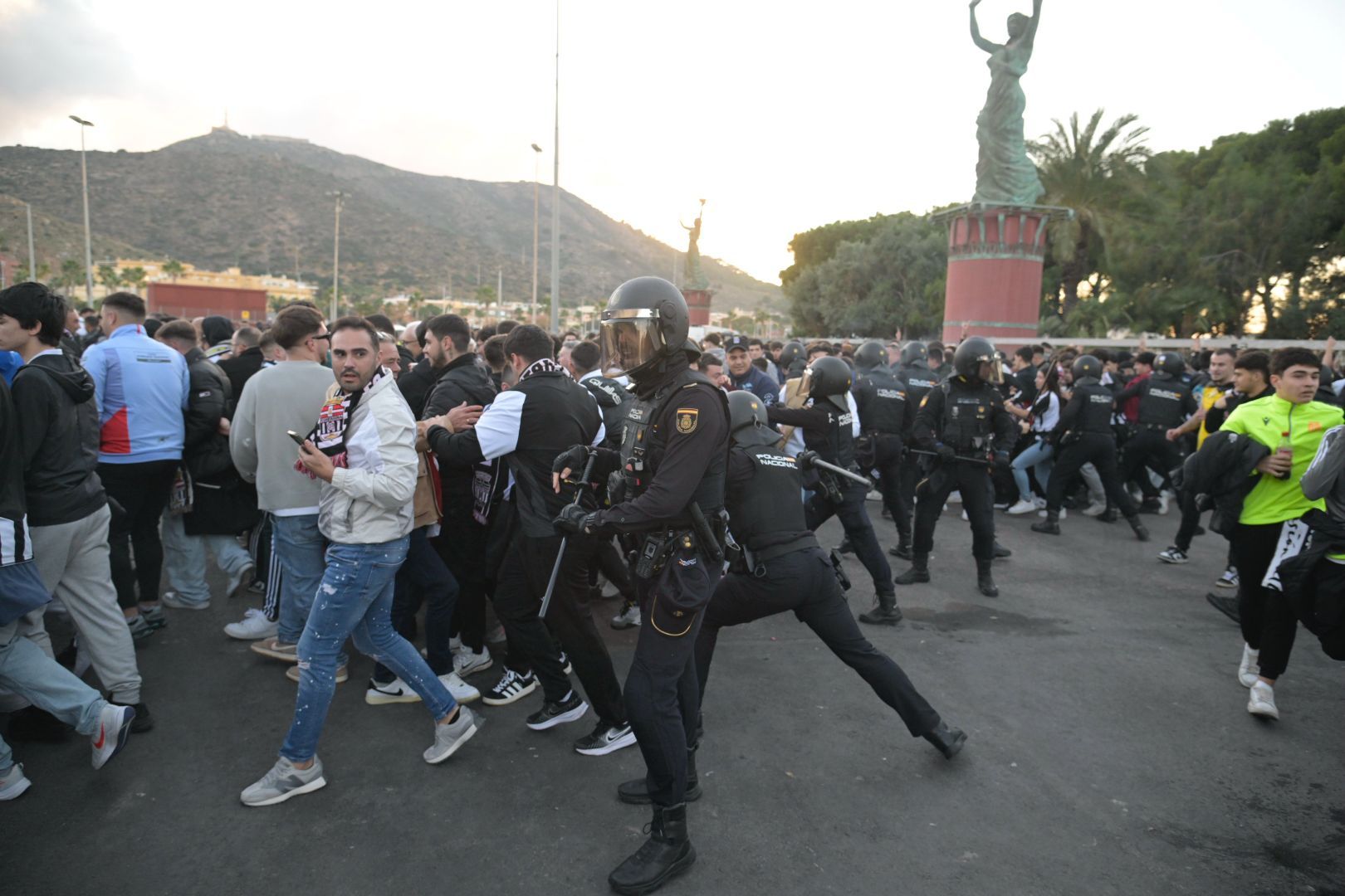 En imágenes, el ambiente en el entorno del Cartagonova