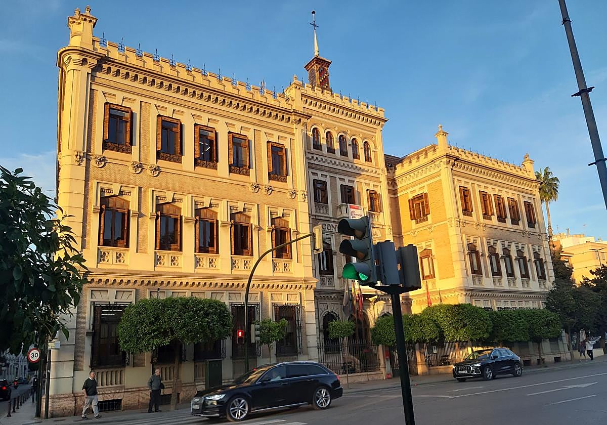 Fachada del edificio de la Convalecencia, sede del Rectorado de la Universidad de Murcia, ubicado en el centro de la ciudad.