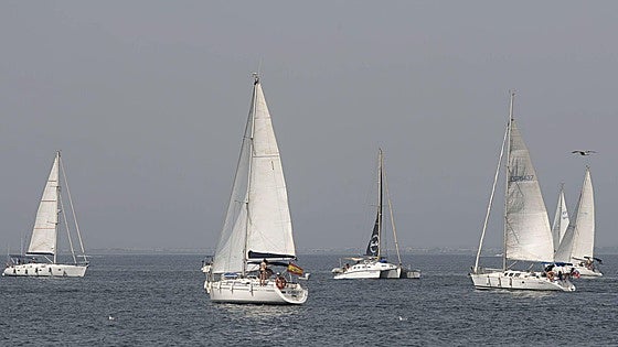 Toni y Sasha Pons, ganadores del Trofeo Armada de Snipe celebrado en el Mar Menor