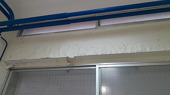 Denuncian la inacción del Ayuntamiento de Orihuela ante las goteras en el colegio Josefina Manresa