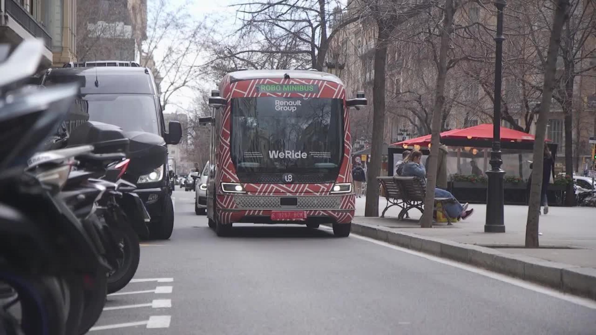 Barcelona prueba el primer minibús autónomo que circula en condiciones reales en España