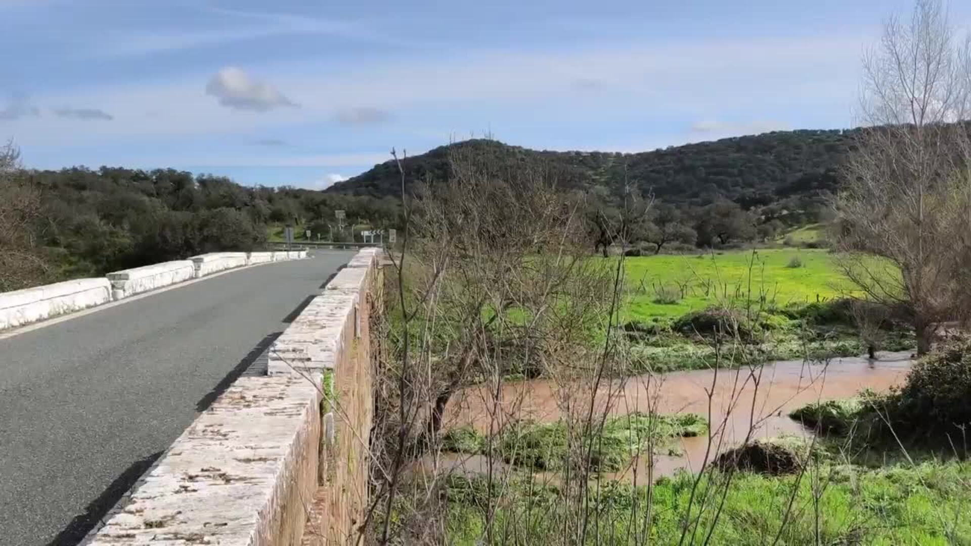 Hallan un cuerpo en el arroyo de Constantina (Sevilla) en el que se busca a dos desaparecidos