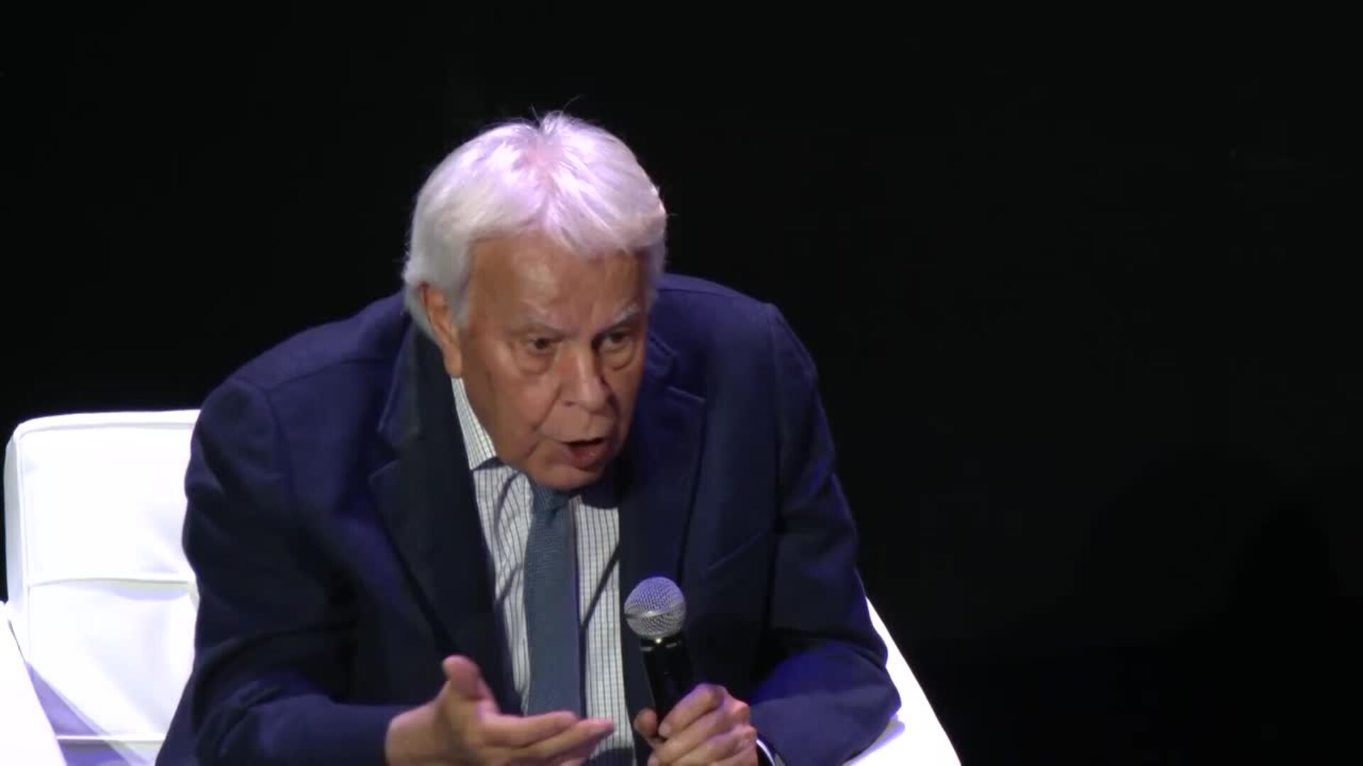 Felipe González: PP y PSOE se deben poner de acuerdo "a la fuerza" para mayor gasto en defensa