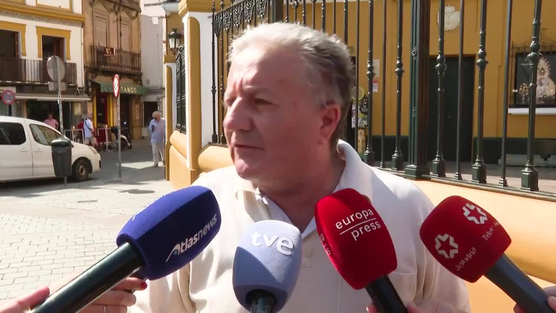 Respaldo mayoritario a la restauración de la Macarena en un multitudinario cabildo en Sevilla