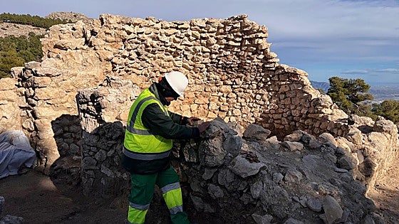 La restauración de más pozos de la nieve refuerza el atractivo de Sierra Espuña