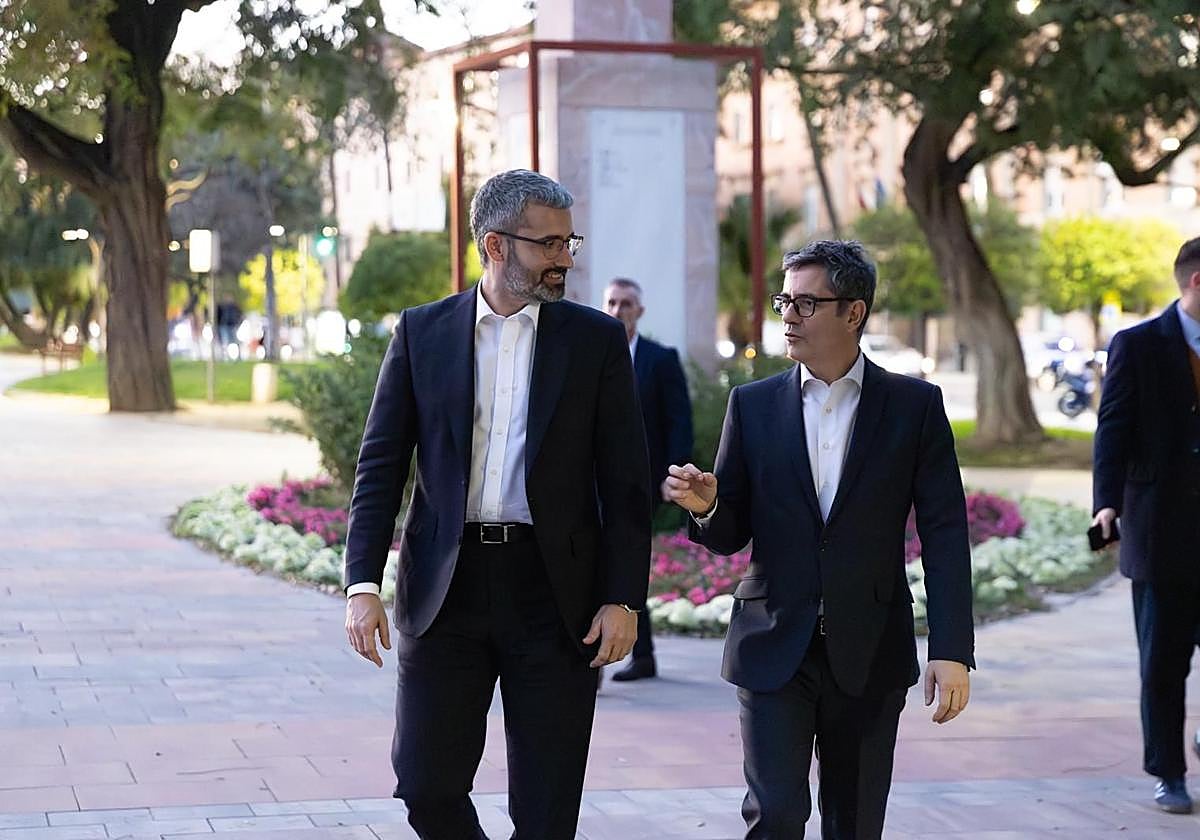 El delegado del Gobierno, Francisco Lucas, y el ministro de Justicia, Félix Bolaños, este viernes.