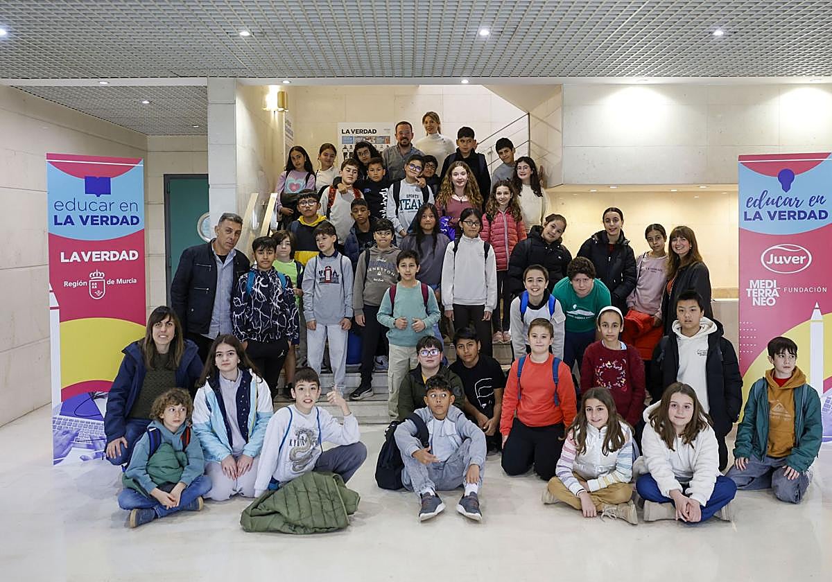 Alumnos del CEIP Sierra Espuña, de Alhama de Murcia, visitan LA VERDAD, en imágenes