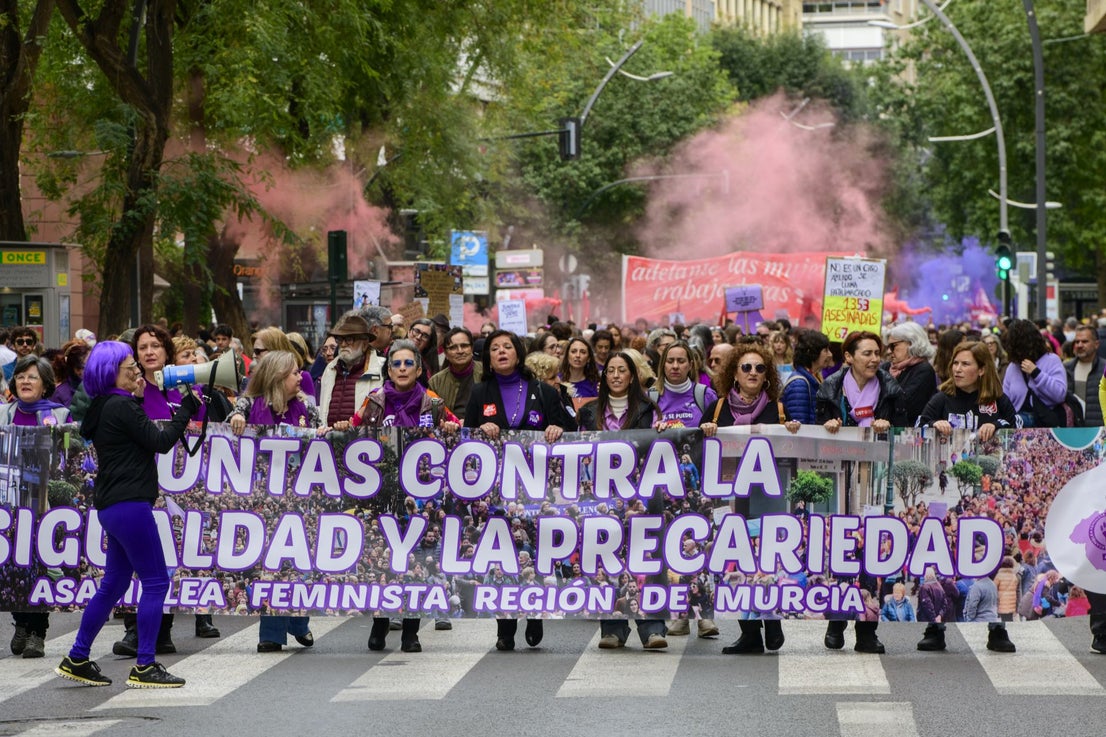 Marcha del 8M por el Día de la Mujer en Murcia, en imágenes | La Verdad