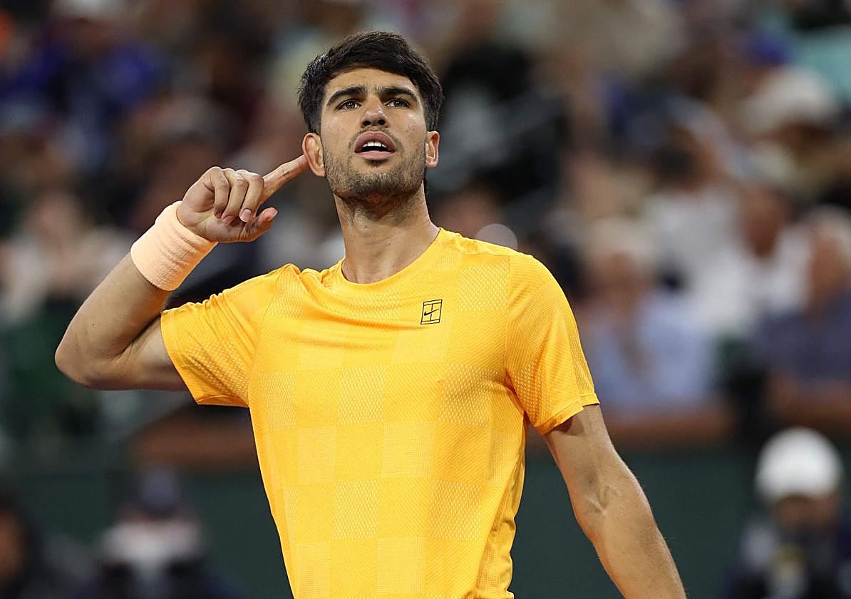 Gesto de Alcaraz en la semifinal de Indian Wells ante Medvedev.