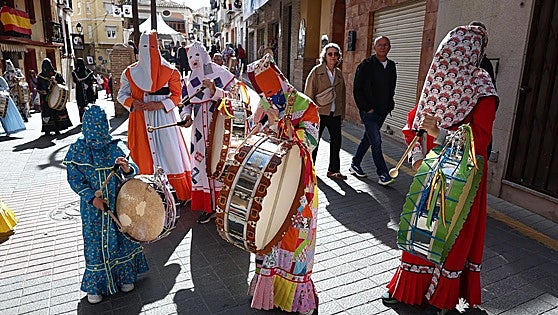 Redobles de pasión multicolor en Moratalla