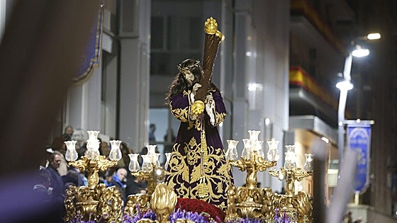 Cruces al hombro y compasión por el Nazareno