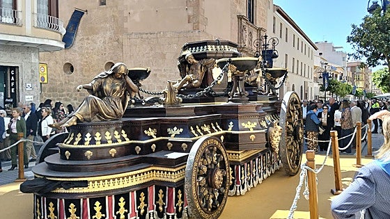 El Paso Azul de Lorca muestra el carro del Ángel Caído, su principal estreno del Viernes Santo