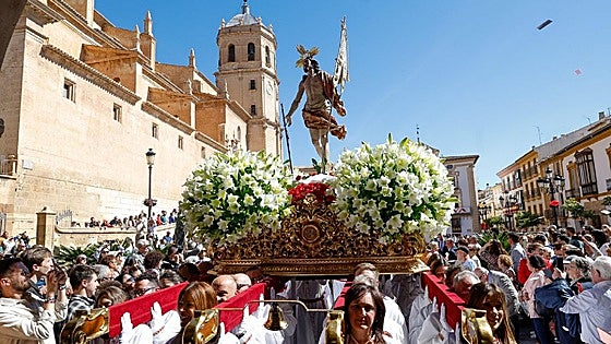 La luz del Resucitado al pie del sepulcro en Lorca