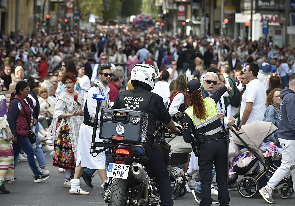 Imagen de la gran afluencia de personas en Murcia el día del Bando.
