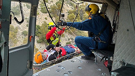 Rescatan en helicóptero a un senderista herido cuando realizaba una ruta por Sierra Espuña