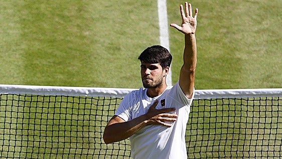 Carlos Alcaraz también se pierde la gira de hierba: no jugará en Wimbledon por su lesión en la muñeca