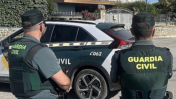 Detienen dentro del domicilio de su expareja en Beniel a un delincuente buscado por la justicia